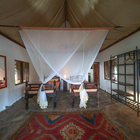 Kinasi Lodge Utende Exterior foto
